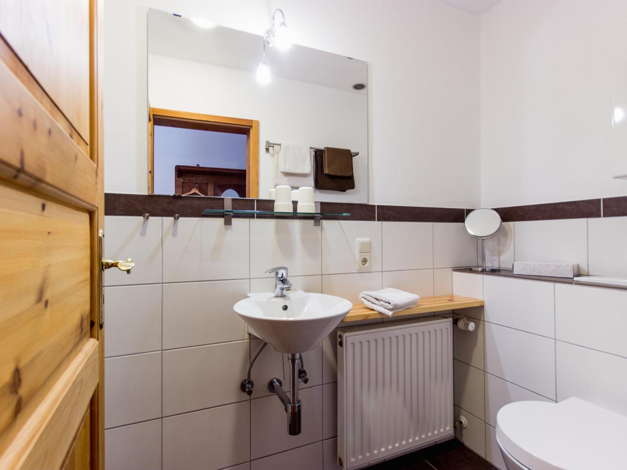 Ferienhaus Schwaab-Scherr, Genau Zwischen Bernkastel-Kues Und Traben-Trarbach, Mit Kostenlosem Oepnv-Ticket Fuer Bus Und Bahn, Parkplaetzen Und Fahrradgarage Erden Exteriör bild